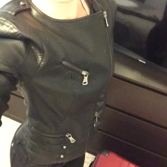 Guess leather bomber jacket - Picture 2 of 8